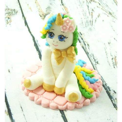 Figurka cukrowa ozdoba na tort jednorożec dekoracje urodzinowe unicorn tęczowy